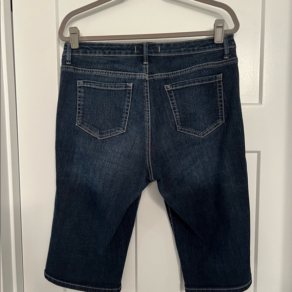Nine West Jean Capri, Style: Vintage America, Med Wash, Size 12 - Picture 3 of 6
